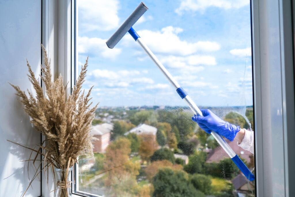 window cleaning services in dubai by dubaiclean.ae