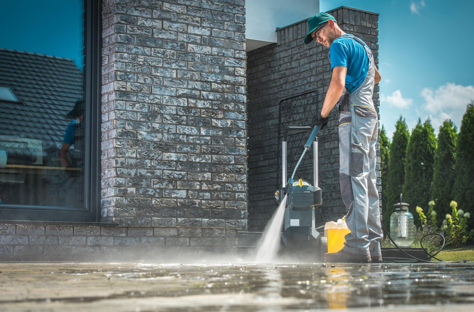 expert pressure washing services in dubai