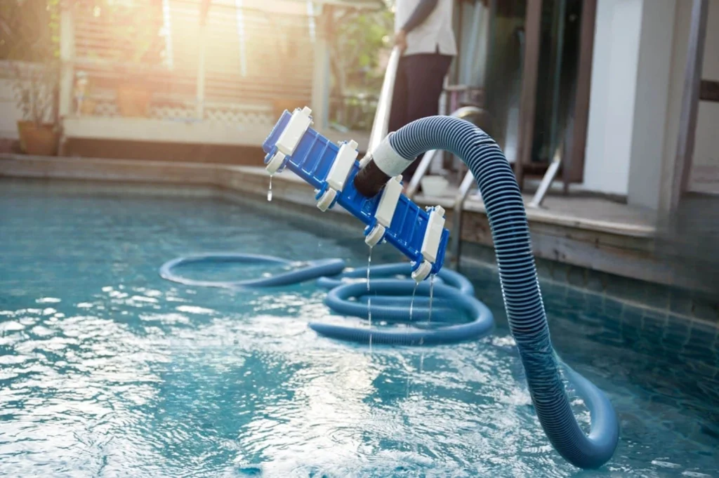 swimming pool cleaning services