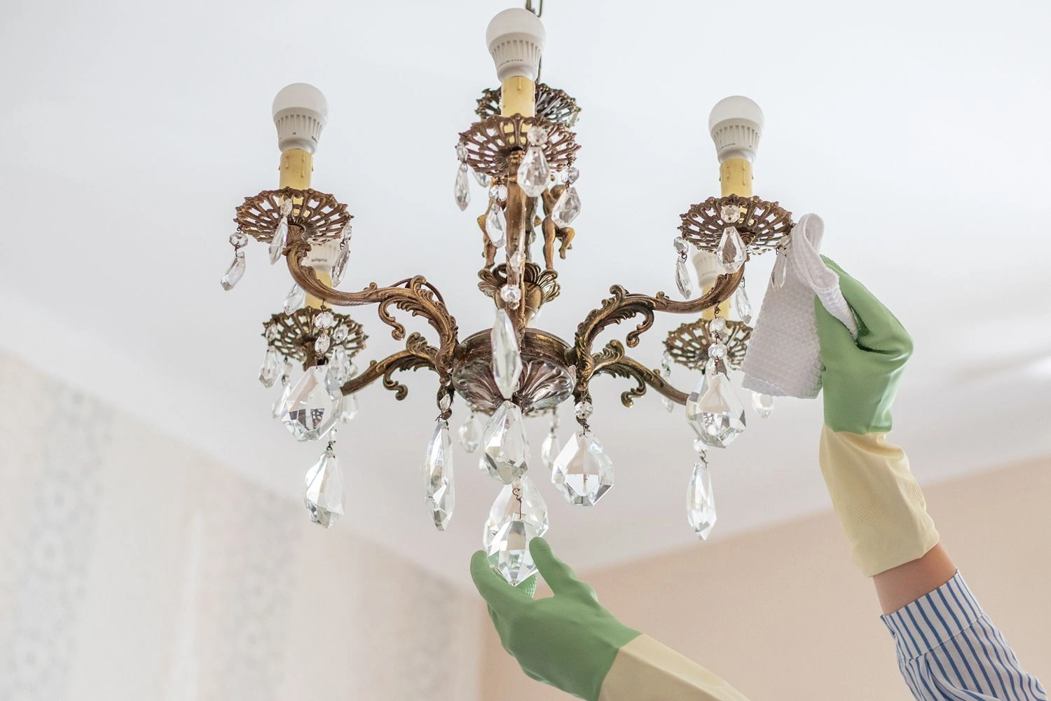 chandlier cleaning service